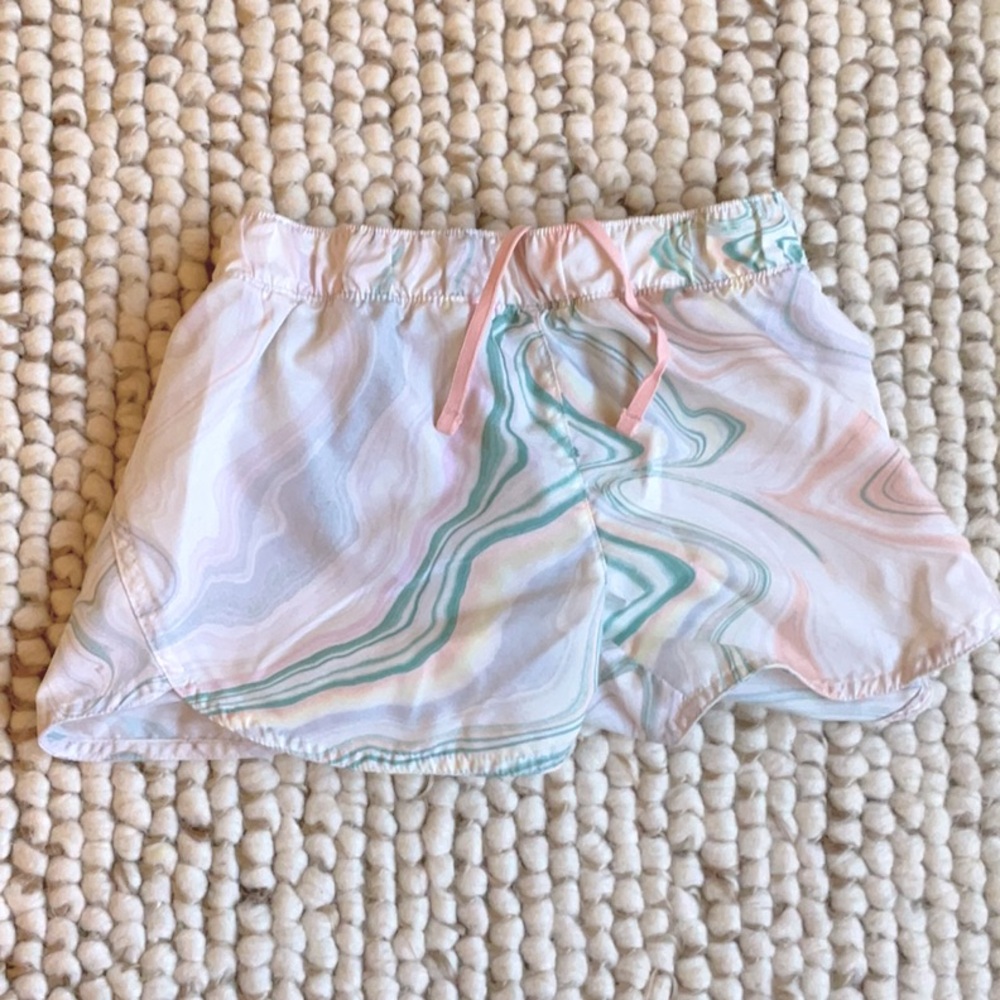 Old navy cute shorts!! Size 10-12 girls.